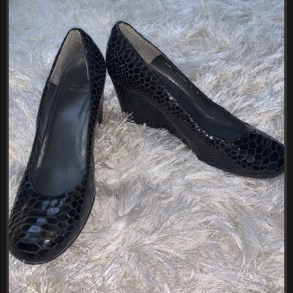 Stuart Weitzman Snake Embossed Low Heel Wedge Pumps Women Size 8 Patent Black